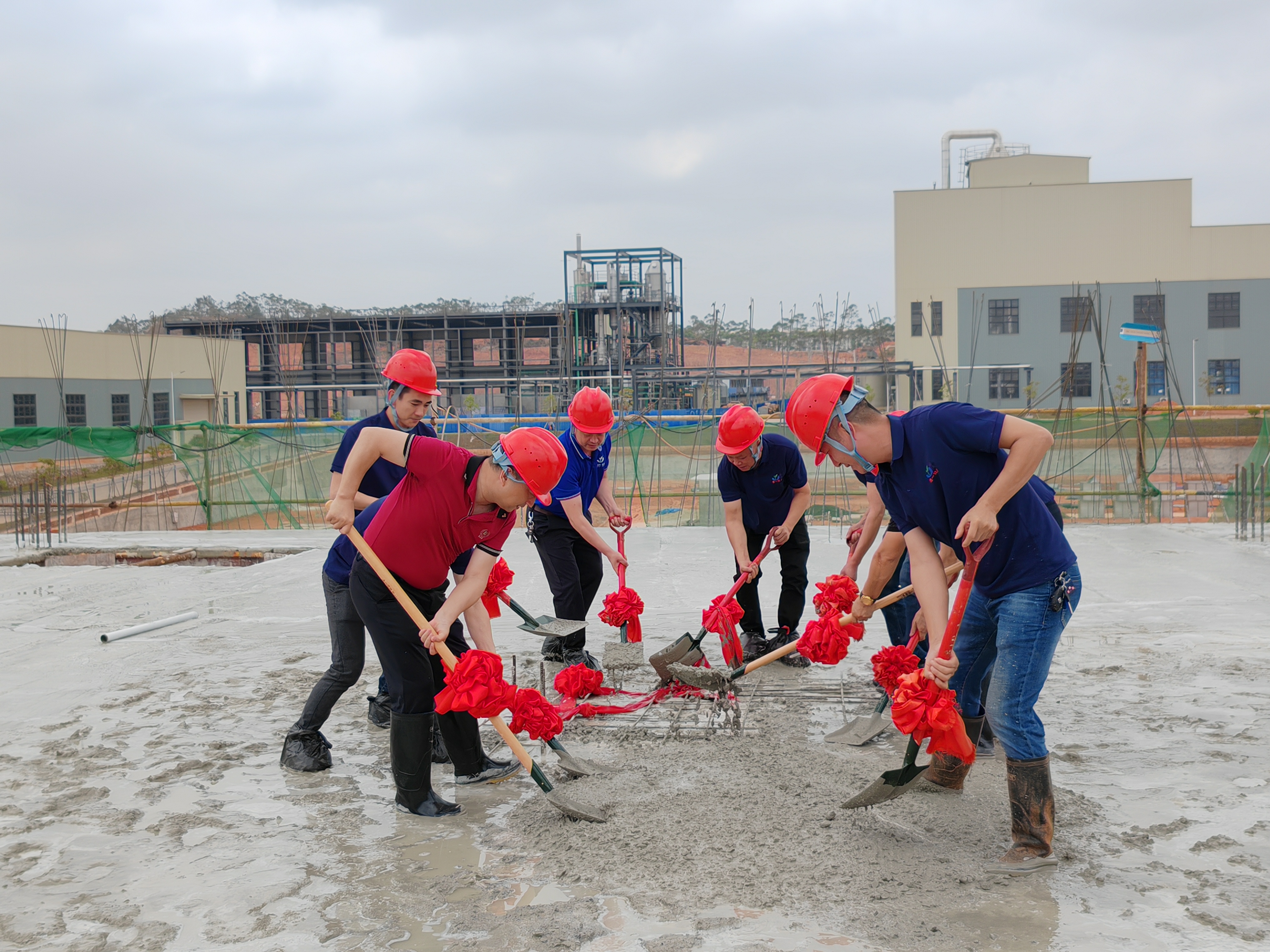 主體結構順利封頂大吉 主體結構順利封頂大吉